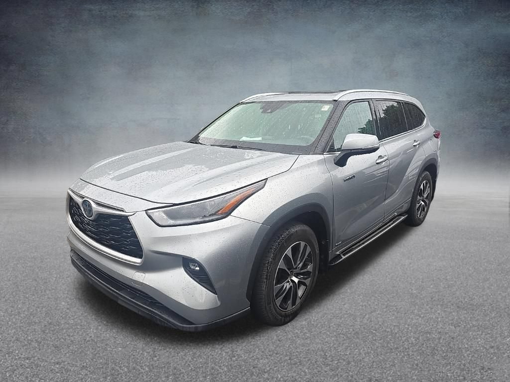Used 2021 Toyota Highlander XLE AWD/4WD image 5
