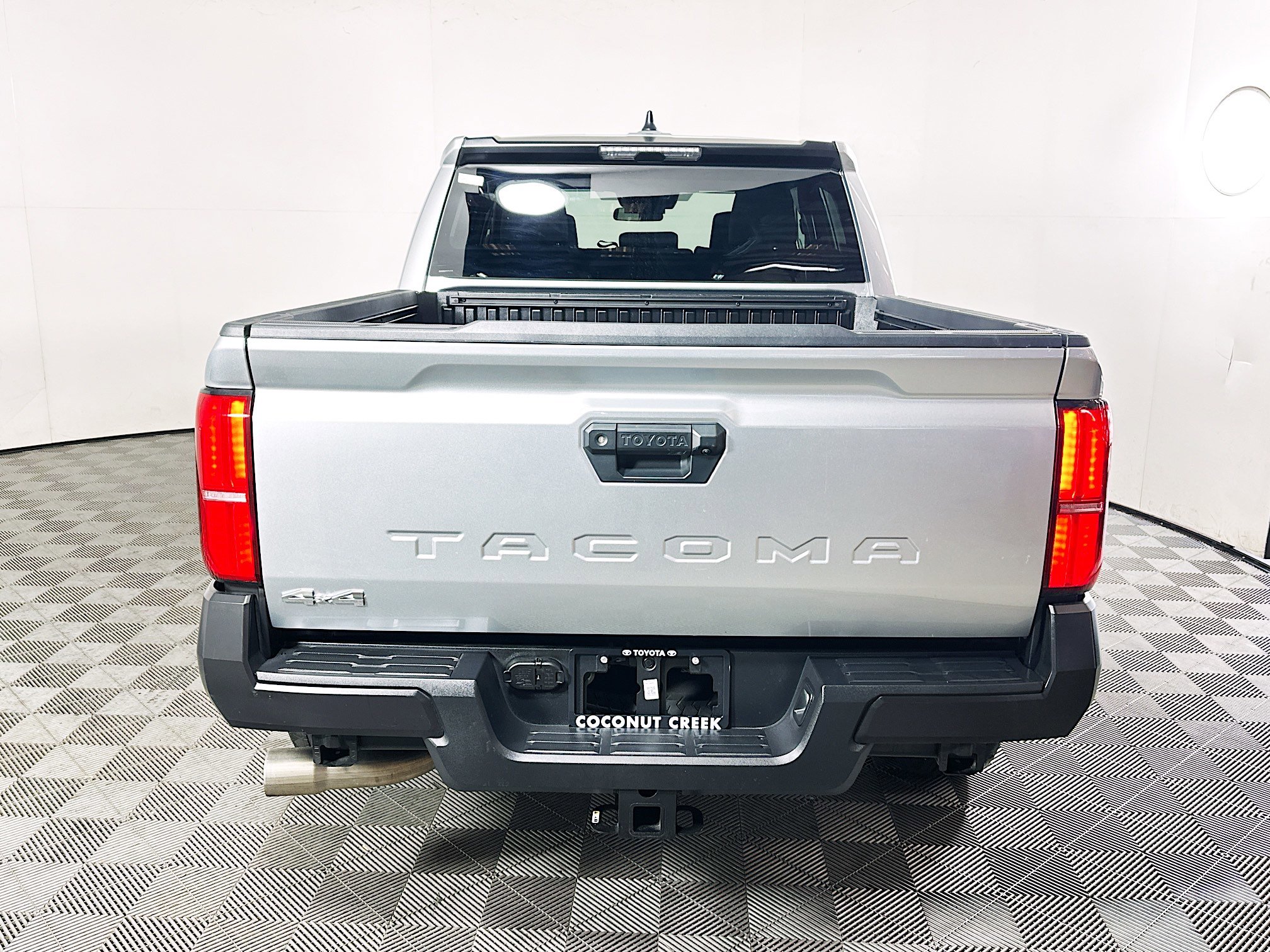 Used 2024 Toyota Tacoma SR AWD/4WD image 4