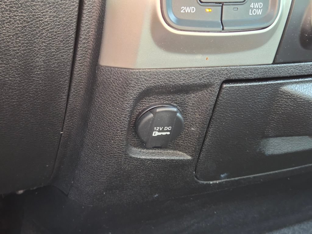 Used 2019 RAM 1500 Classic SLT AWD/4WD image 28