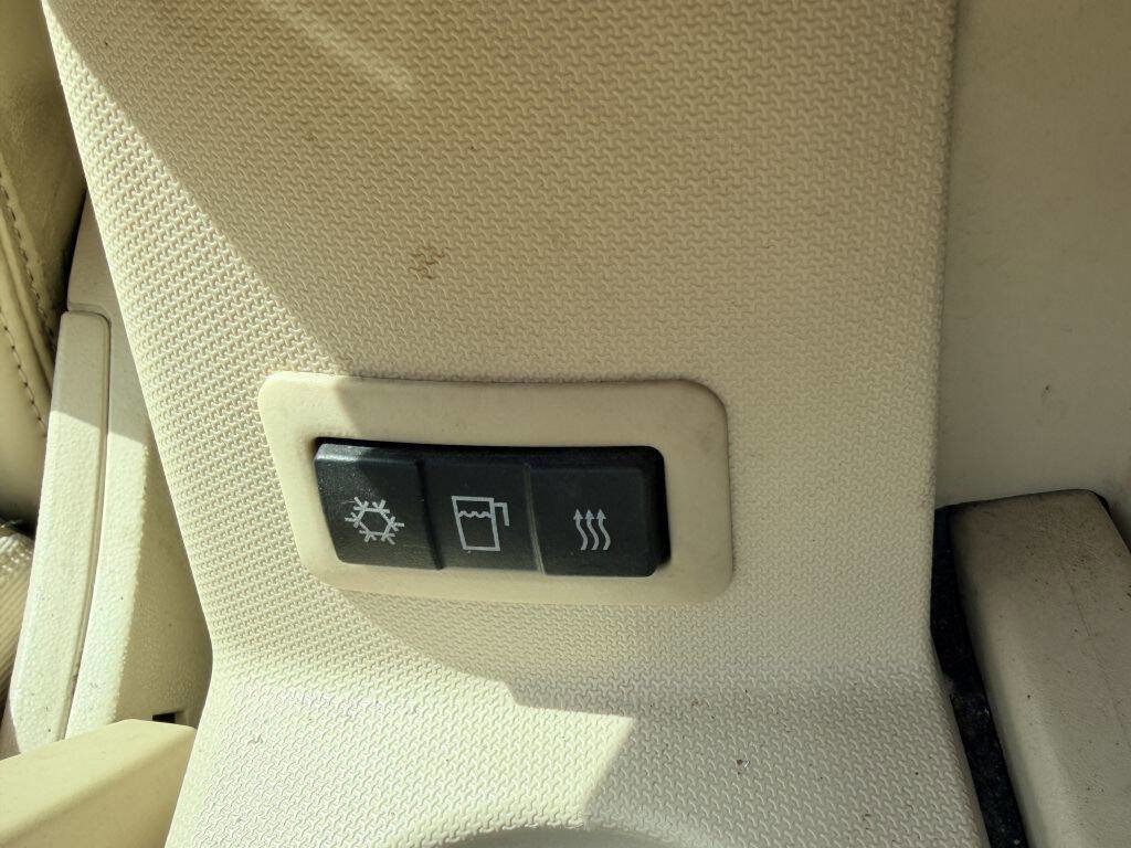Used 2009 Chrysler Sebring Limited FWD image 15