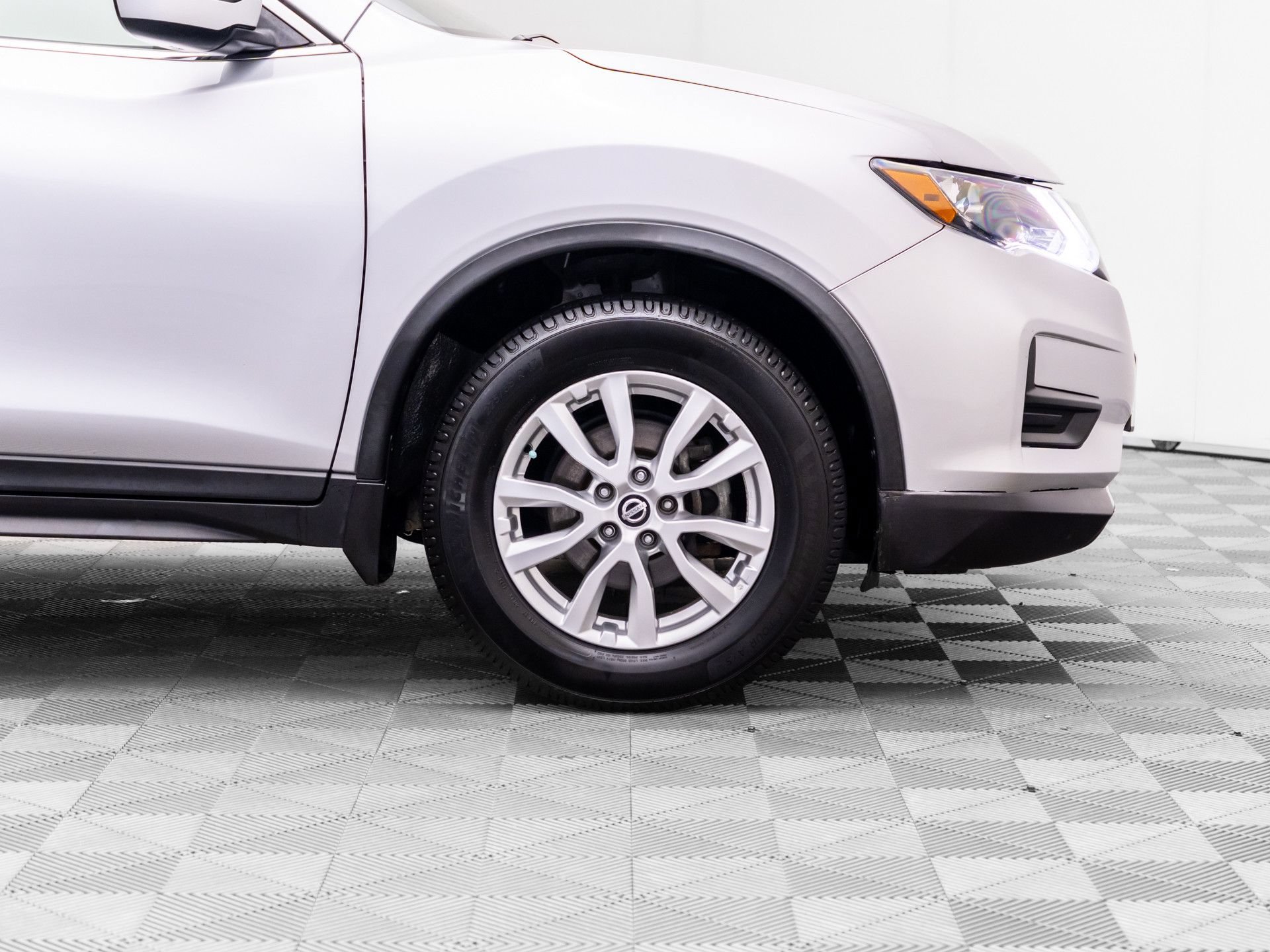 Used 2017 Nissan Rogue SV AWD/4WD image 31