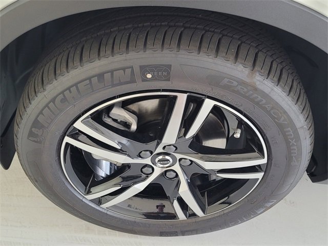 Certified 2026 Volvo XC40 B5 Core w/ Climate Package image 15