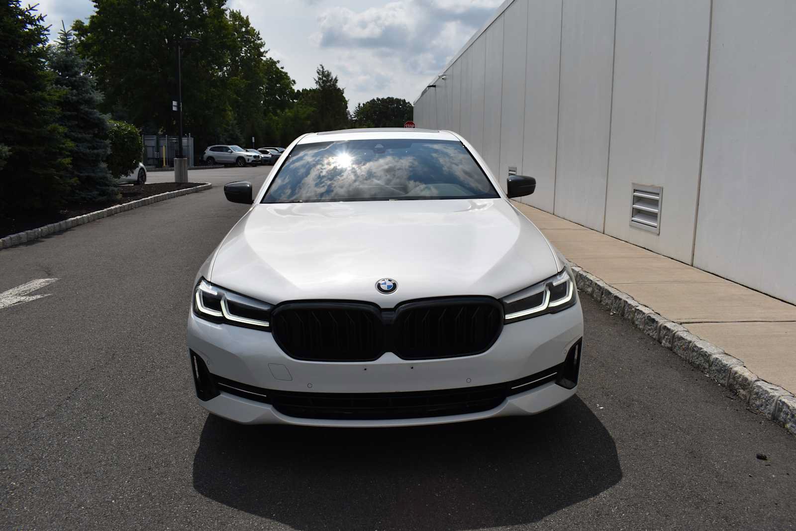 Used 2023 BMW 530i xDrive w/ Convenience Package AWD/4WD image 2