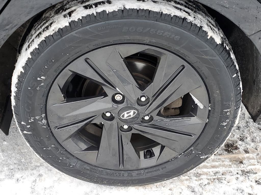 Used 2022 Hyundai Elantra Blue image 28