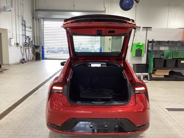 Used 2024 Toyota Prius Prime FWD image 11