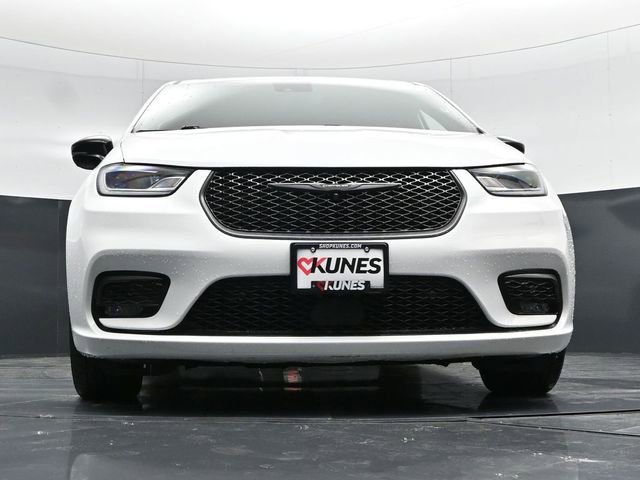 Certified 2024 Chrysler Pacifica Select image 55