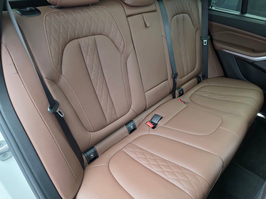 Used 2021 BMW X5 M50i w/ Executive Package image 26