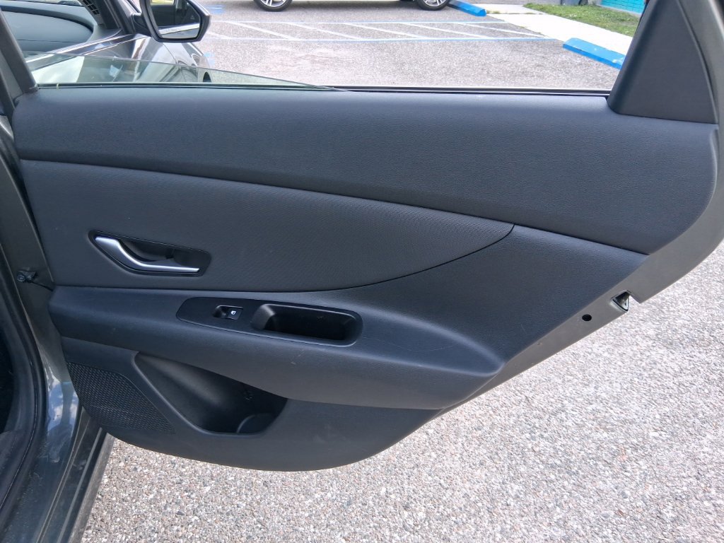Used 2025 Hyundai Elantra SEL FWD image 19