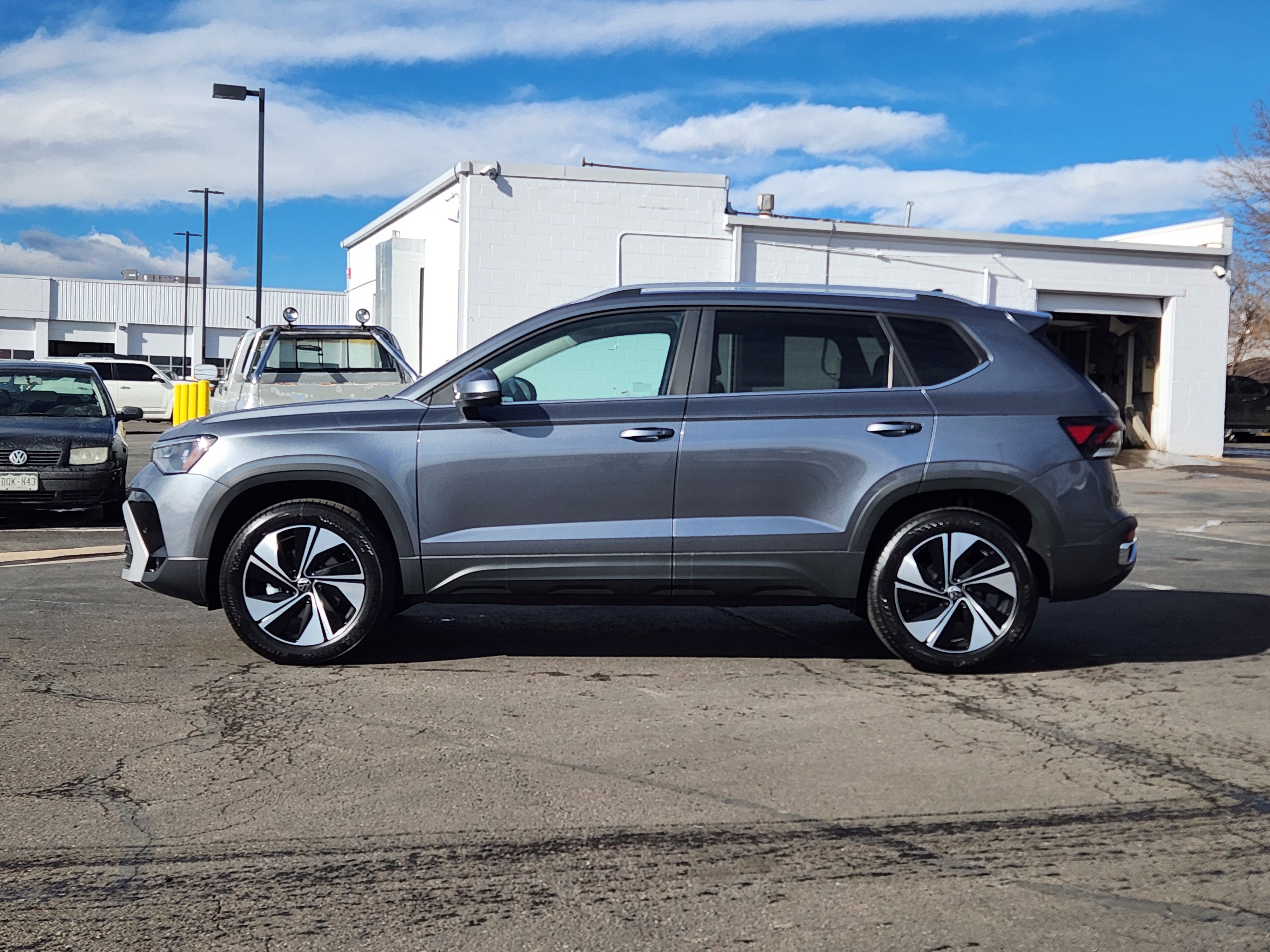 Used 2025 Volkswagen Taos SE video 2