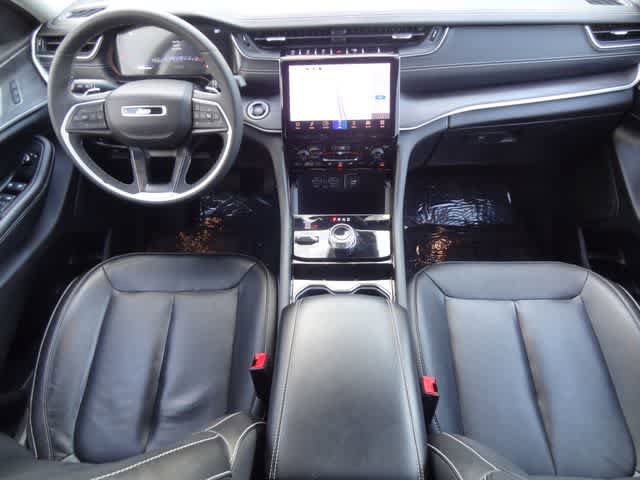 Used 2023 Jeep Grand Cherokee L Limited AWD/4WD image 17