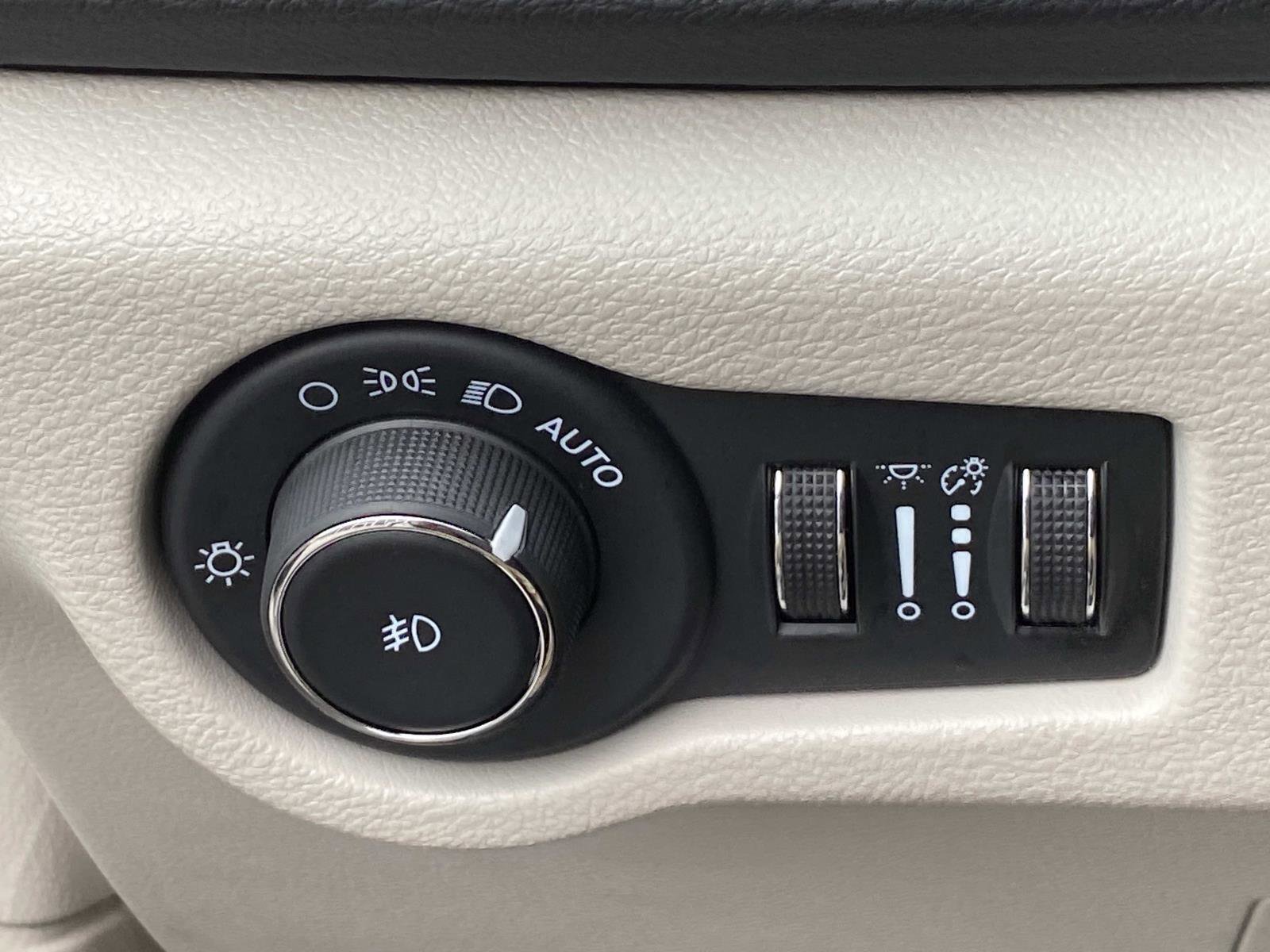 Used 2024 Chrysler Pacifica Touring-L FWD image 21