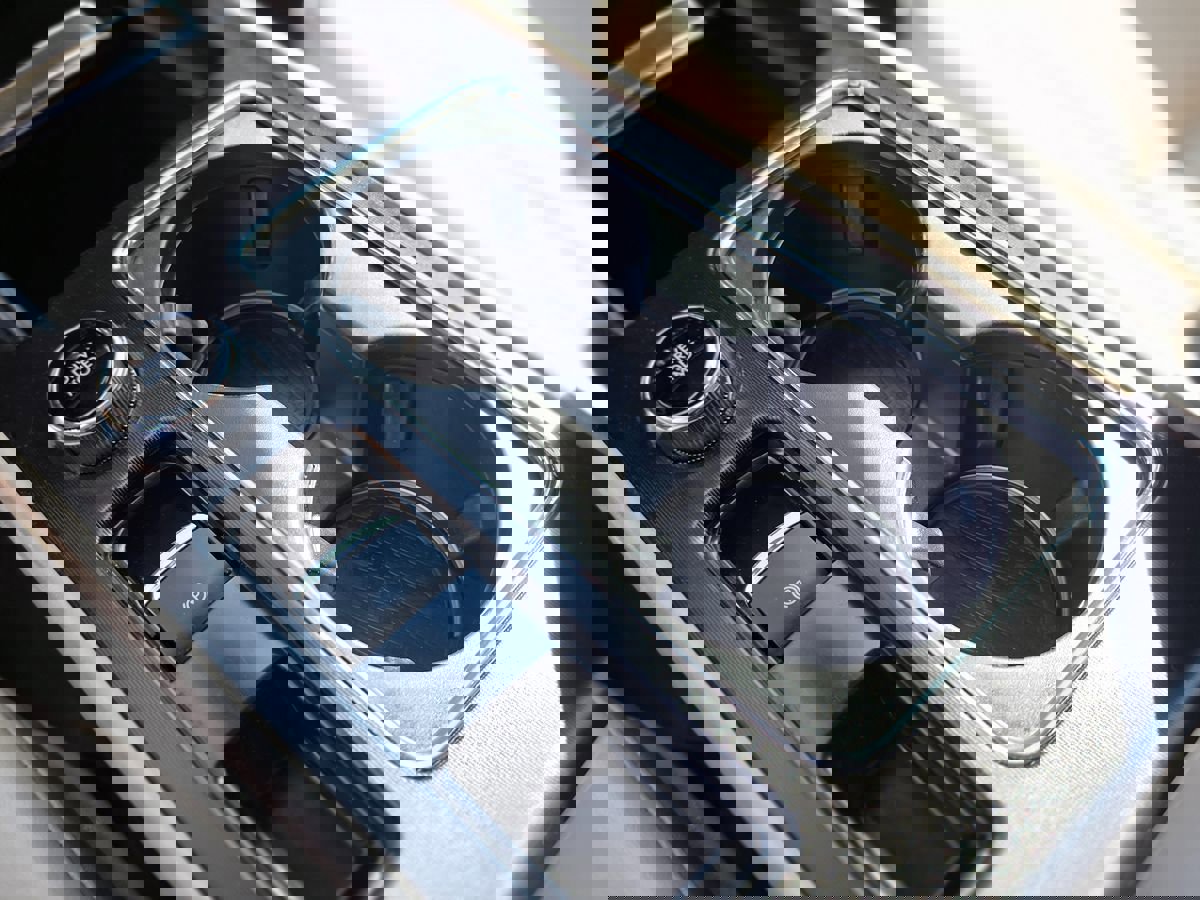 Used 2023 Lincoln Corsair FWD w/ Rear Removable Package Tray image 34