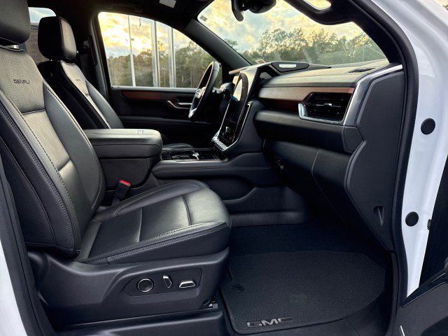 Used 2025 GMC Yukon XL Denali AWD/4WD image 9