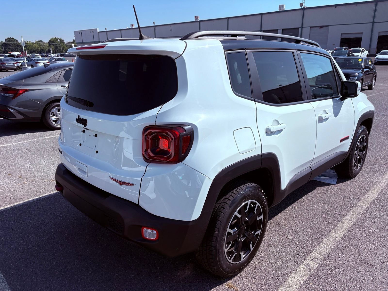 Used 2023 Jeep Renegade Trailhawk w/ Sun/Sound Group AWD/4WD image 5