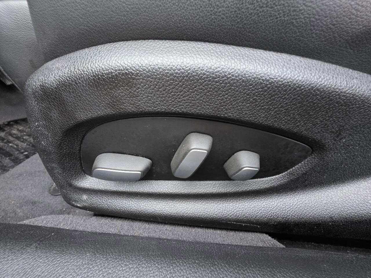 Used 2013 Cadillac XTS Luxury image 22