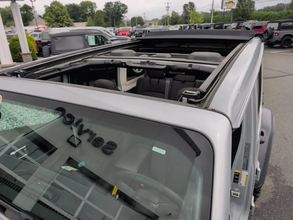 Used 2023 Jeep Wrangler Unlimited w/ Sun & Screen Package AWD/4WD image 3