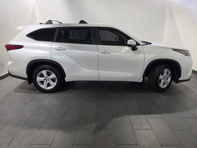 Used 2023 Toyota Highlander L FWD image 6