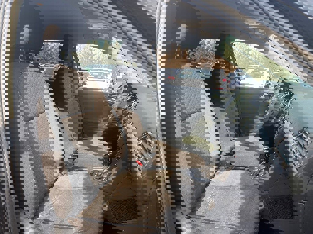 Used 2020 Volkswagen Tiguan S image 28