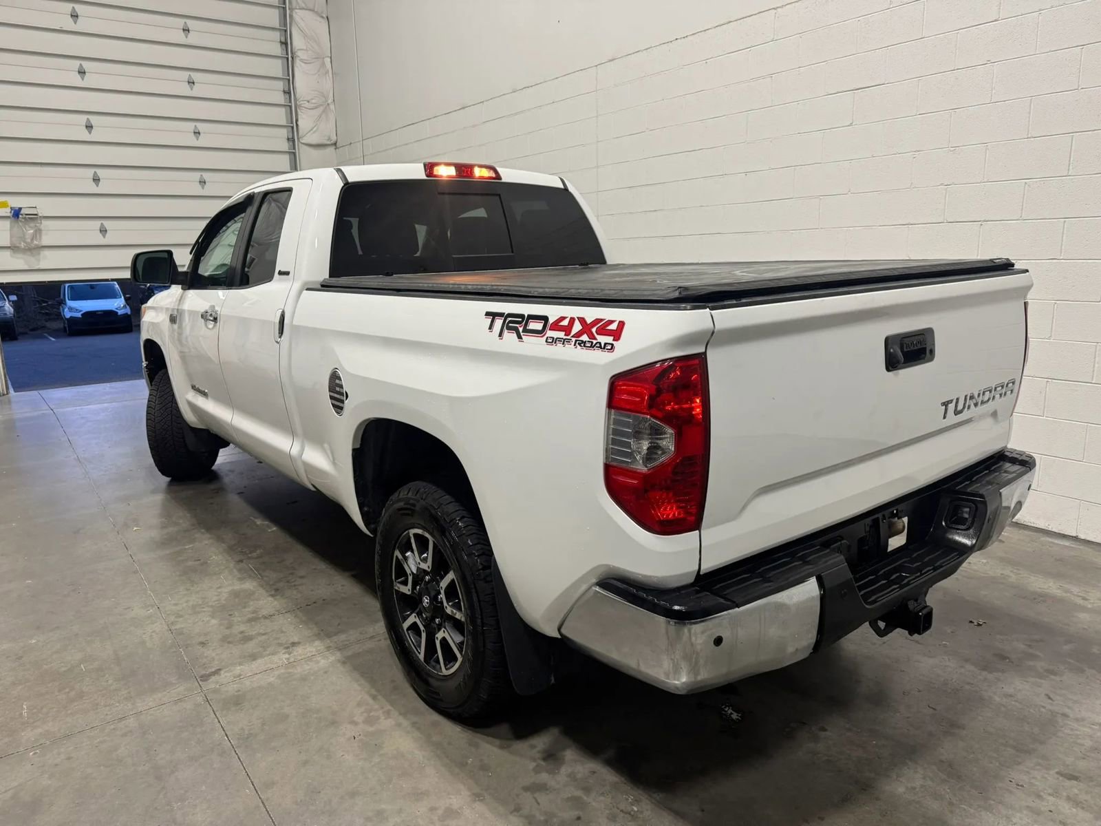 Used 2015 Toyota Tundra Limited w/ Limited Premium Package AWD/4WD image 11