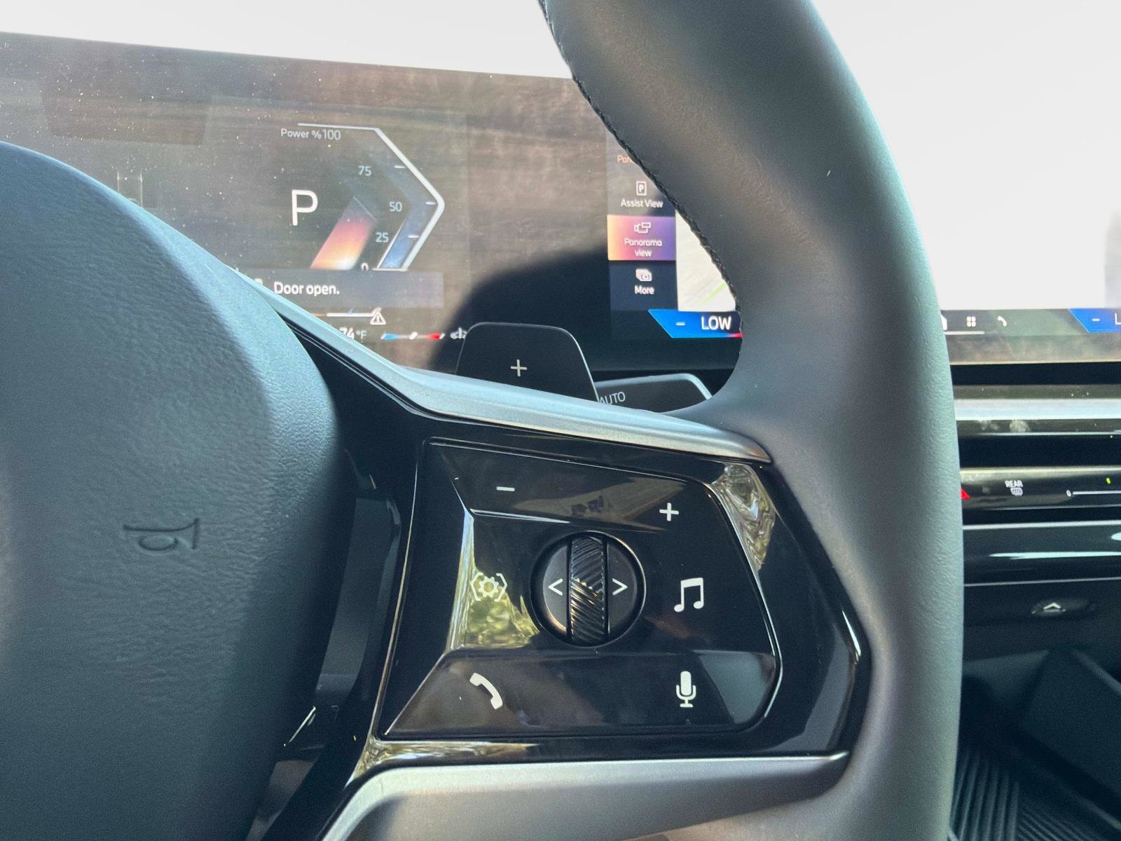 Used 2025 BMW 530i w/ Premium Package RWD image 26