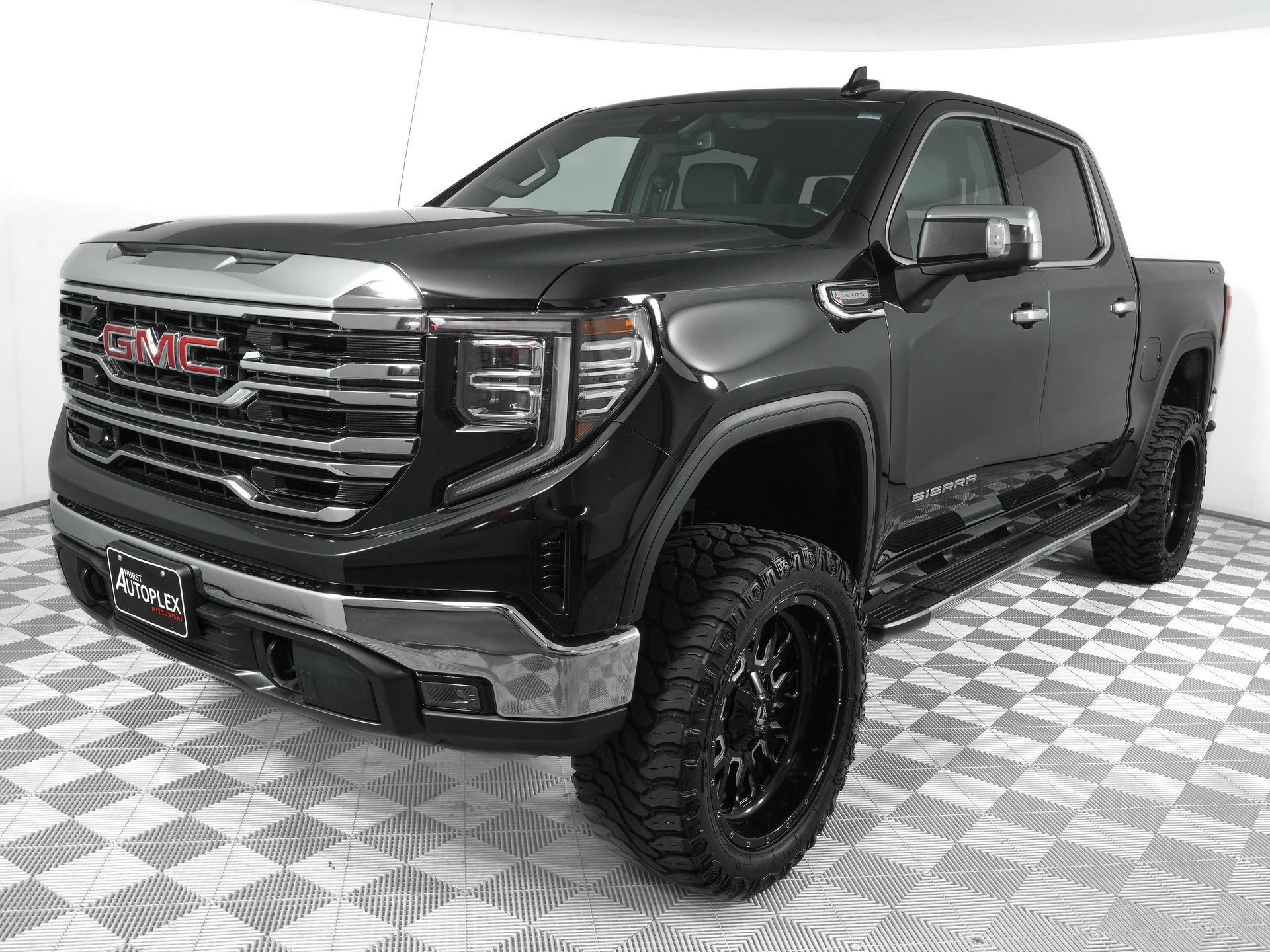 Used 2023 GMC Sierra 1500 SLT AWD/4WD image 8
