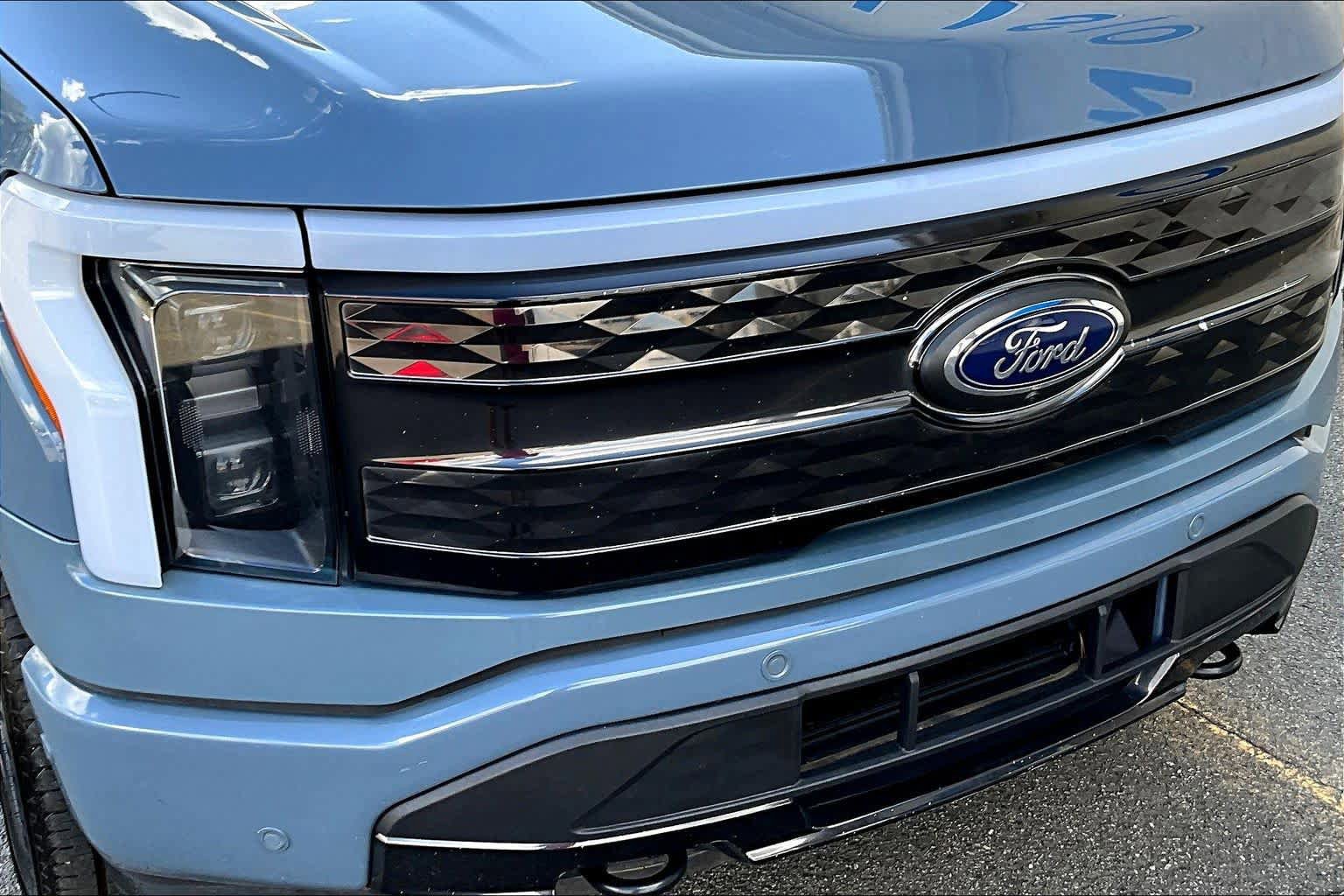 Used 2023 Ford F150 Lightning Platinum image 29