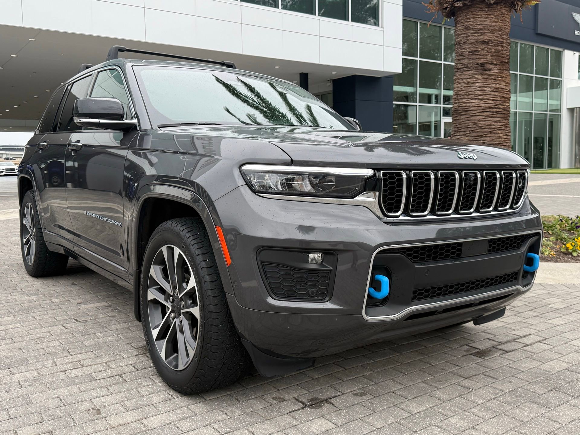 Used 2022 Jeep Grand Cherokee Overland w/ Advanced Protech Group III image 7