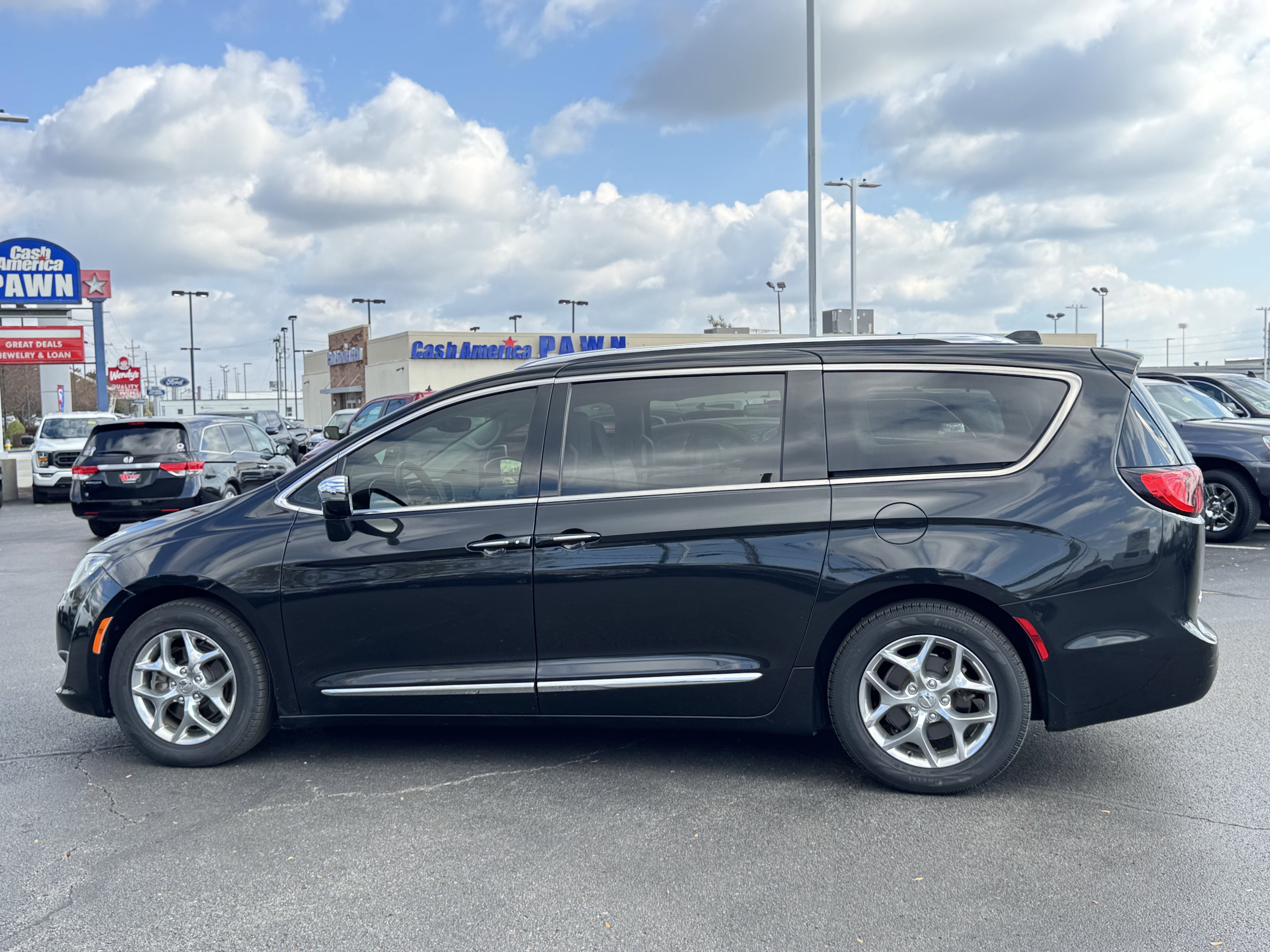 Used 2019 Chrysler Pacifica Limited image 13