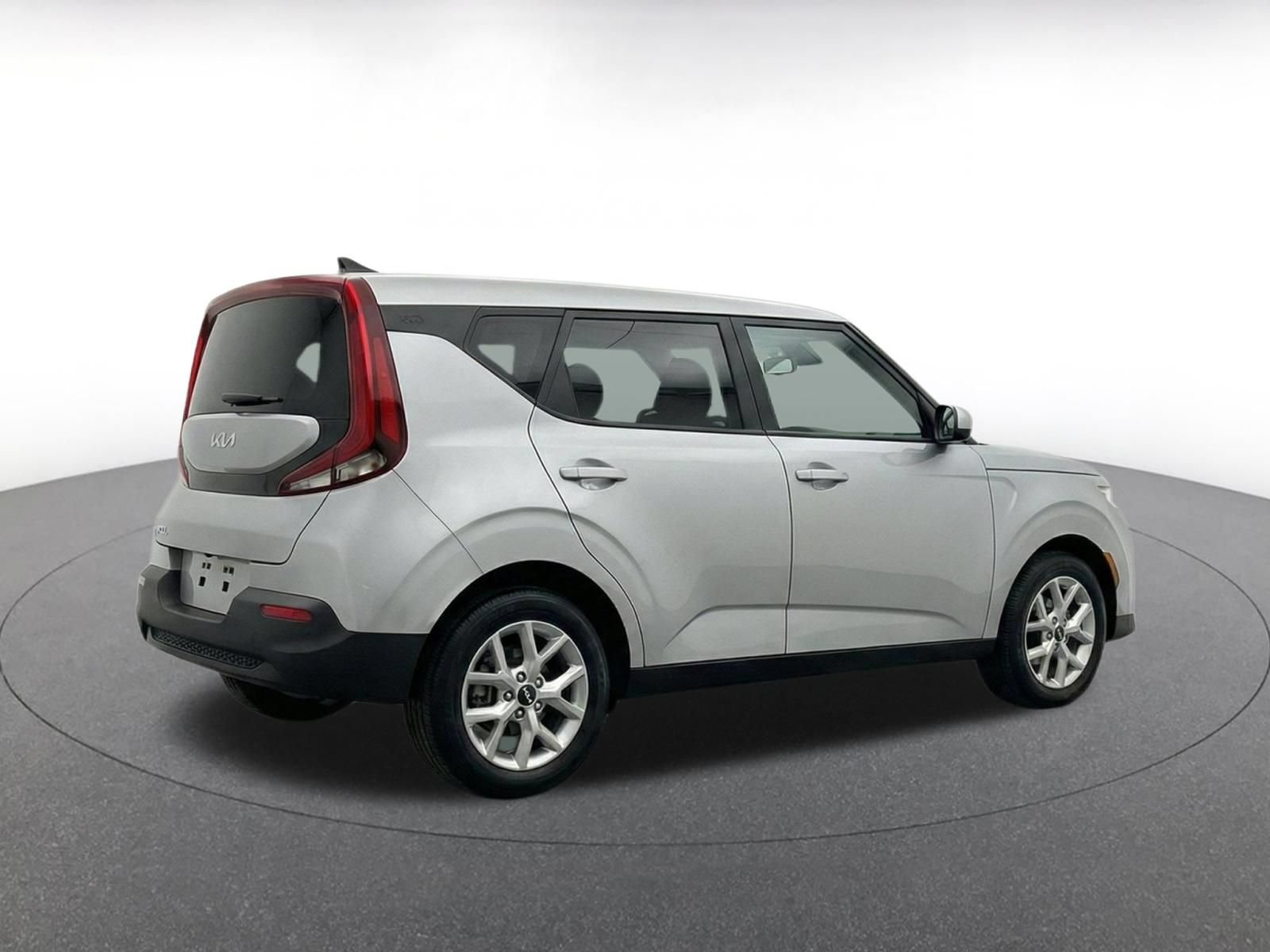 Used 2025 Kia Soul LX w/ LX Technology Package FWD image 10