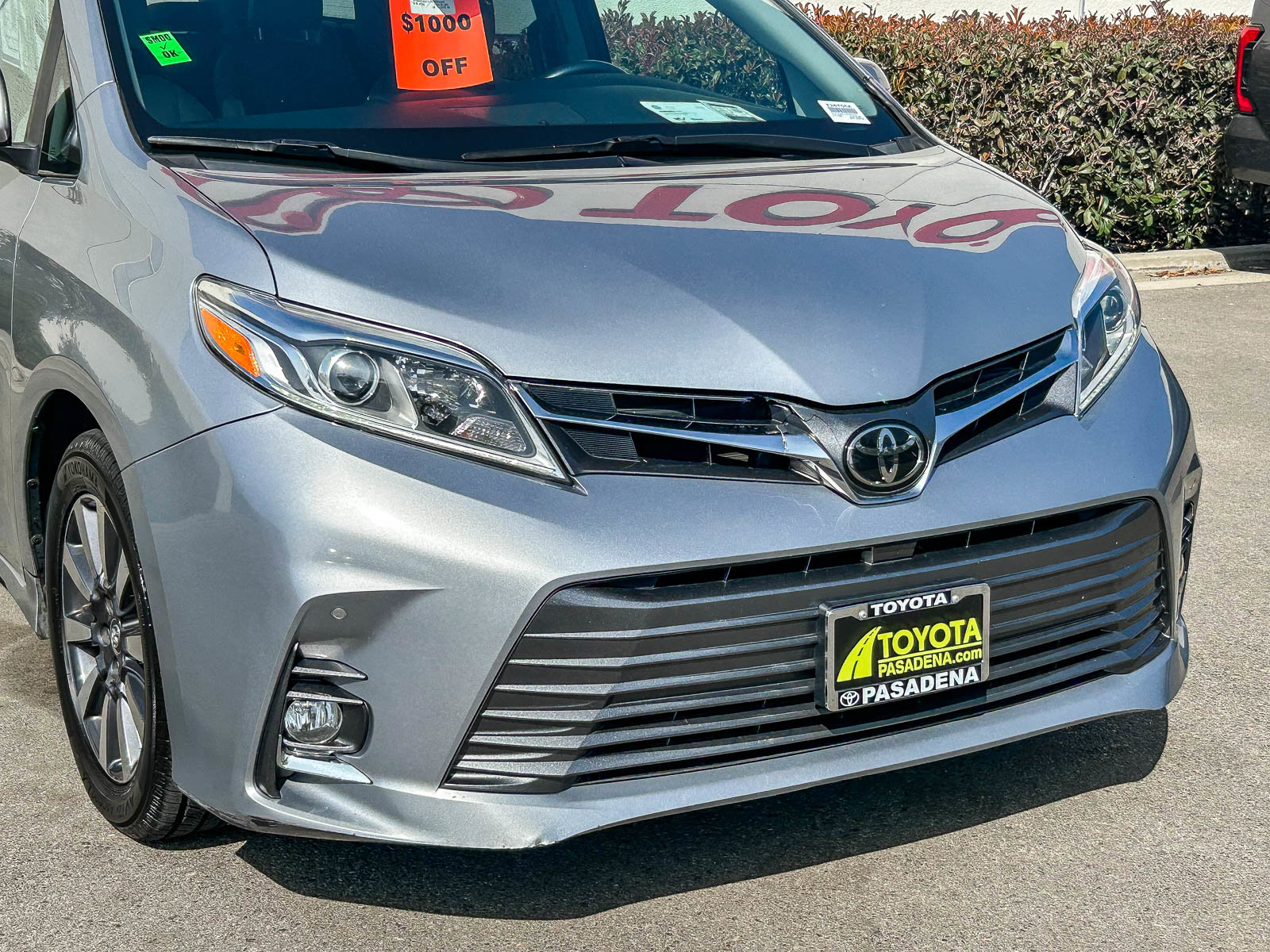 Used 2018 Toyota Sienna Limited w/ Carpet Mat Package image 5