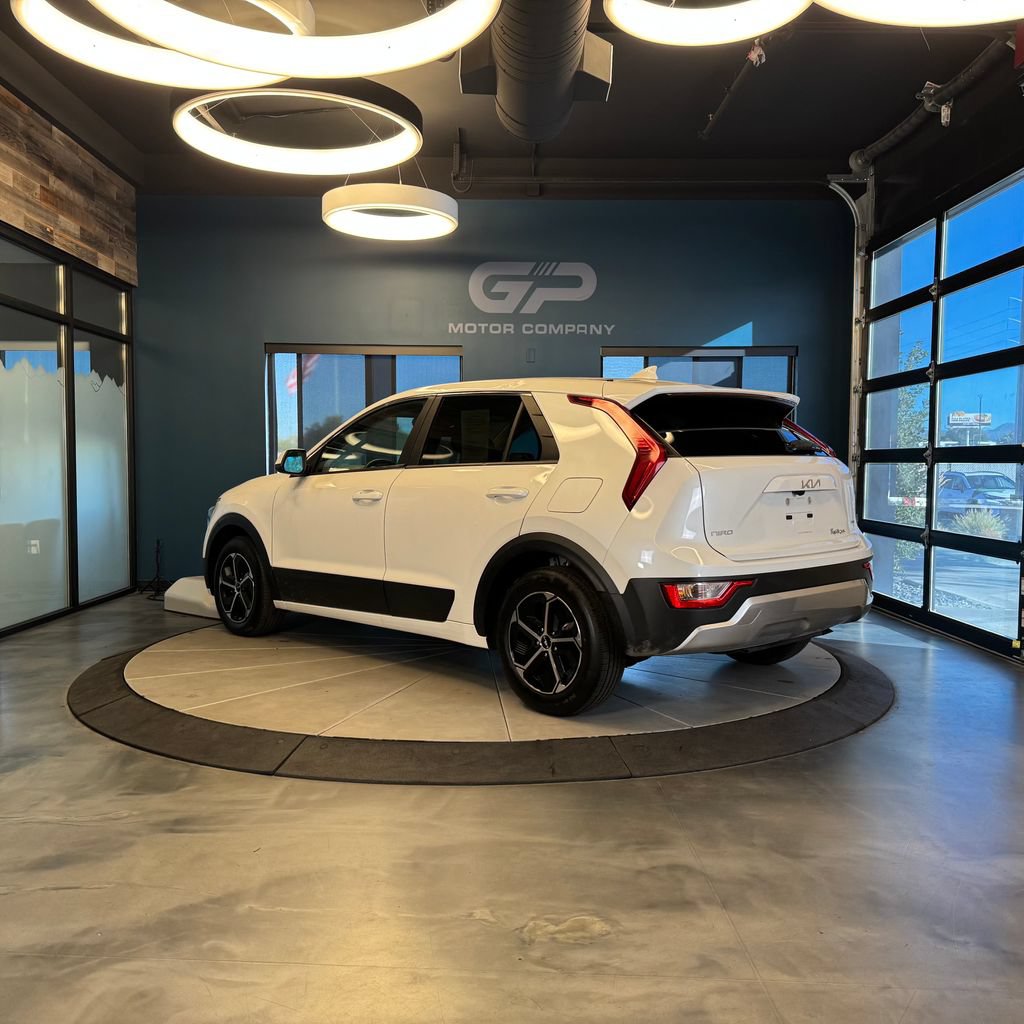 Used 2025 Kia Niro LX FWD image 5