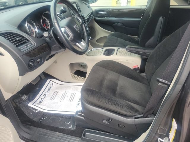 Used 2016 Dodge Grand Caravan SXT w/ UConnect Hands-Free Group FWD image 19