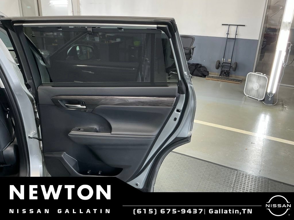 Used 2023 Toyota Highlander Platinum AWD/4WD image 56