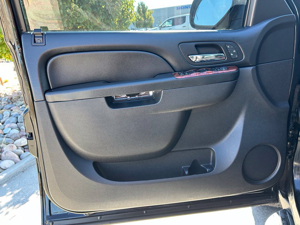 Used 2014 Chevrolet Suburban LT AWD/4WD image 22