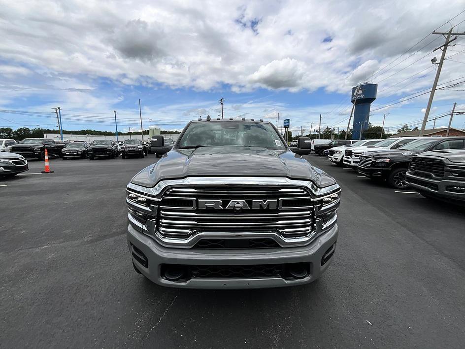 New 2026 RAM 5500 4x4 Crew Cab w/ Laramie Trim Package image 2