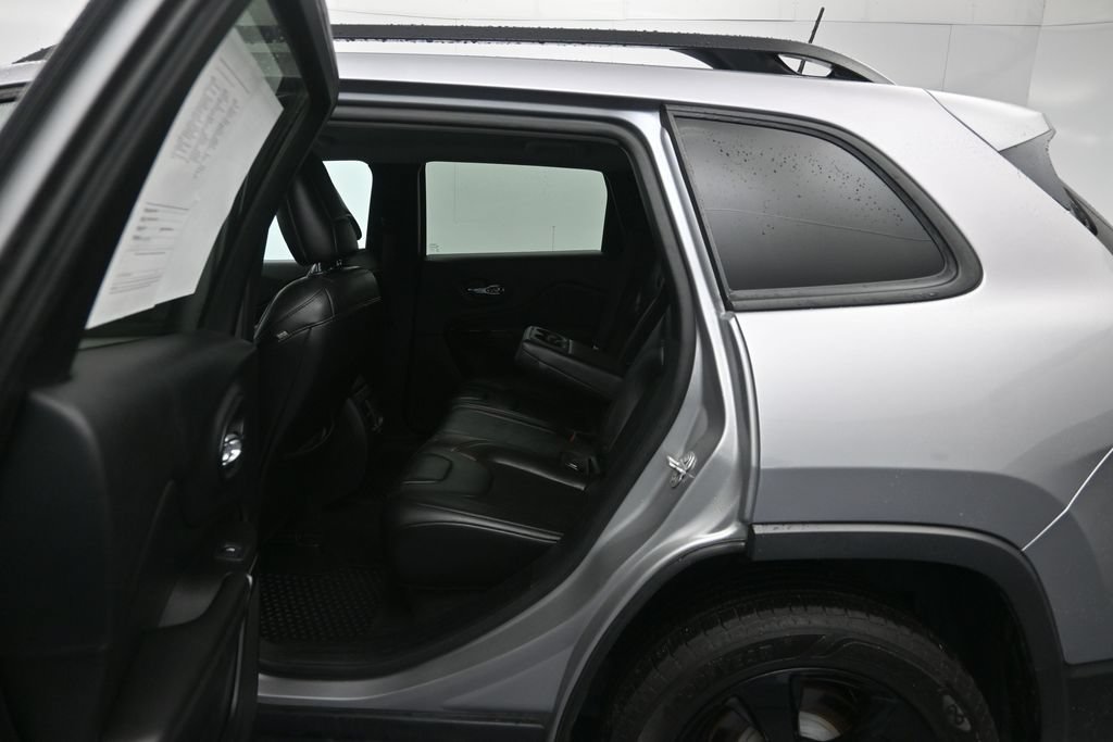 Used 2019 Jeep Cherokee Latitude Plus AWD/4WD image 21
