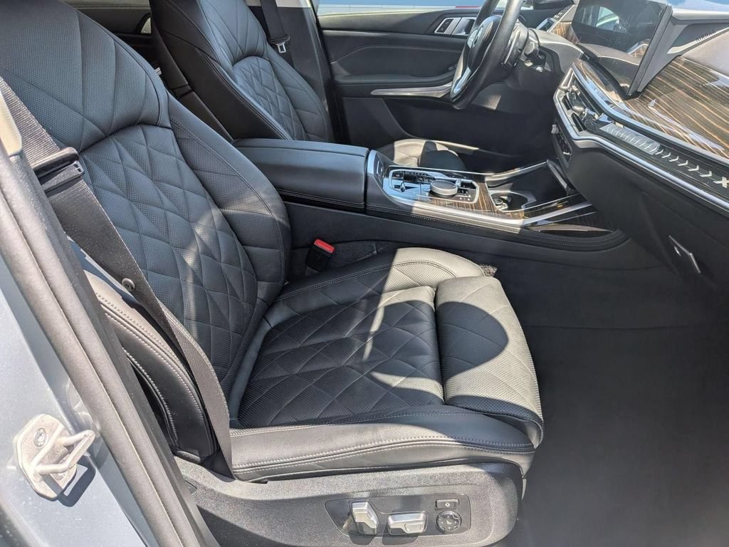 Used 2025 BMW X7 xDrive40i w/ Premium Package AWD/4WD image 29
