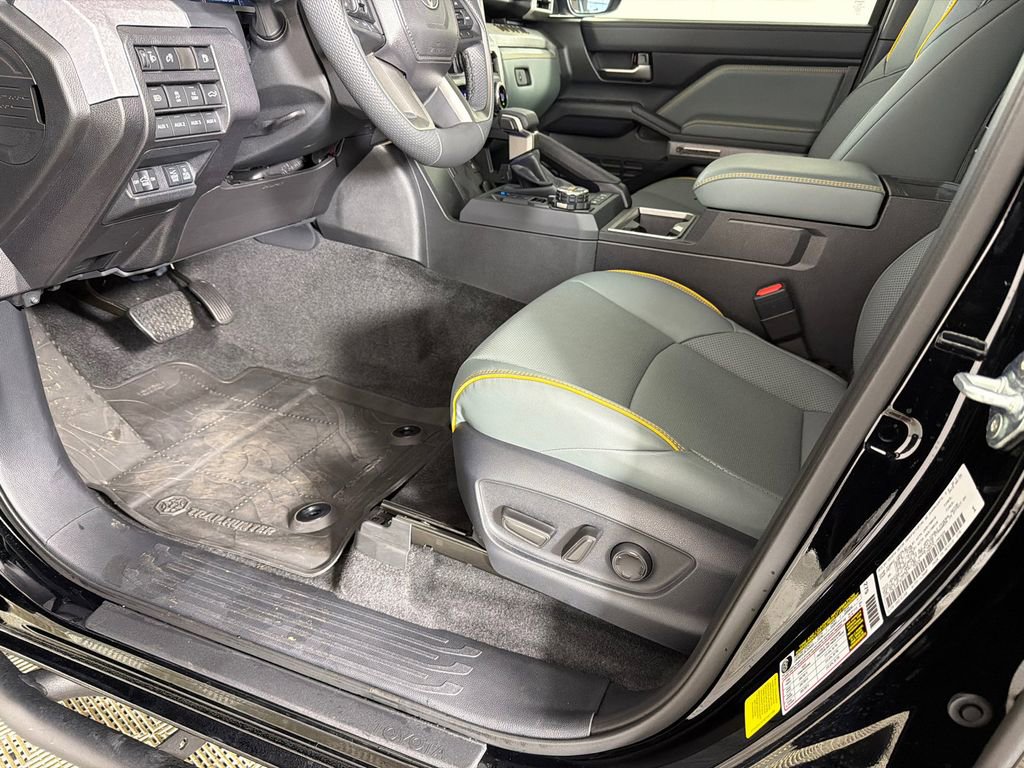 Used 2025 Toyota Tacoma Trailhunter image 9