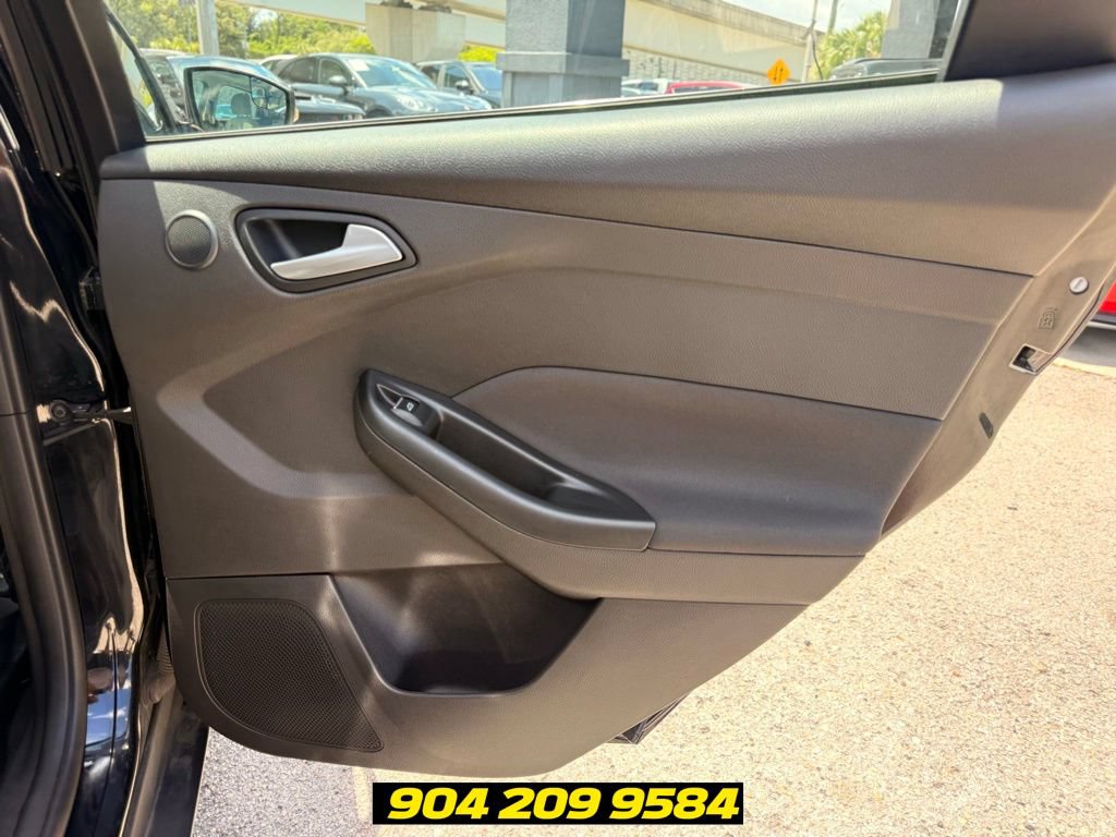 Used 2017 Ford Focus Titanium FWD image 31