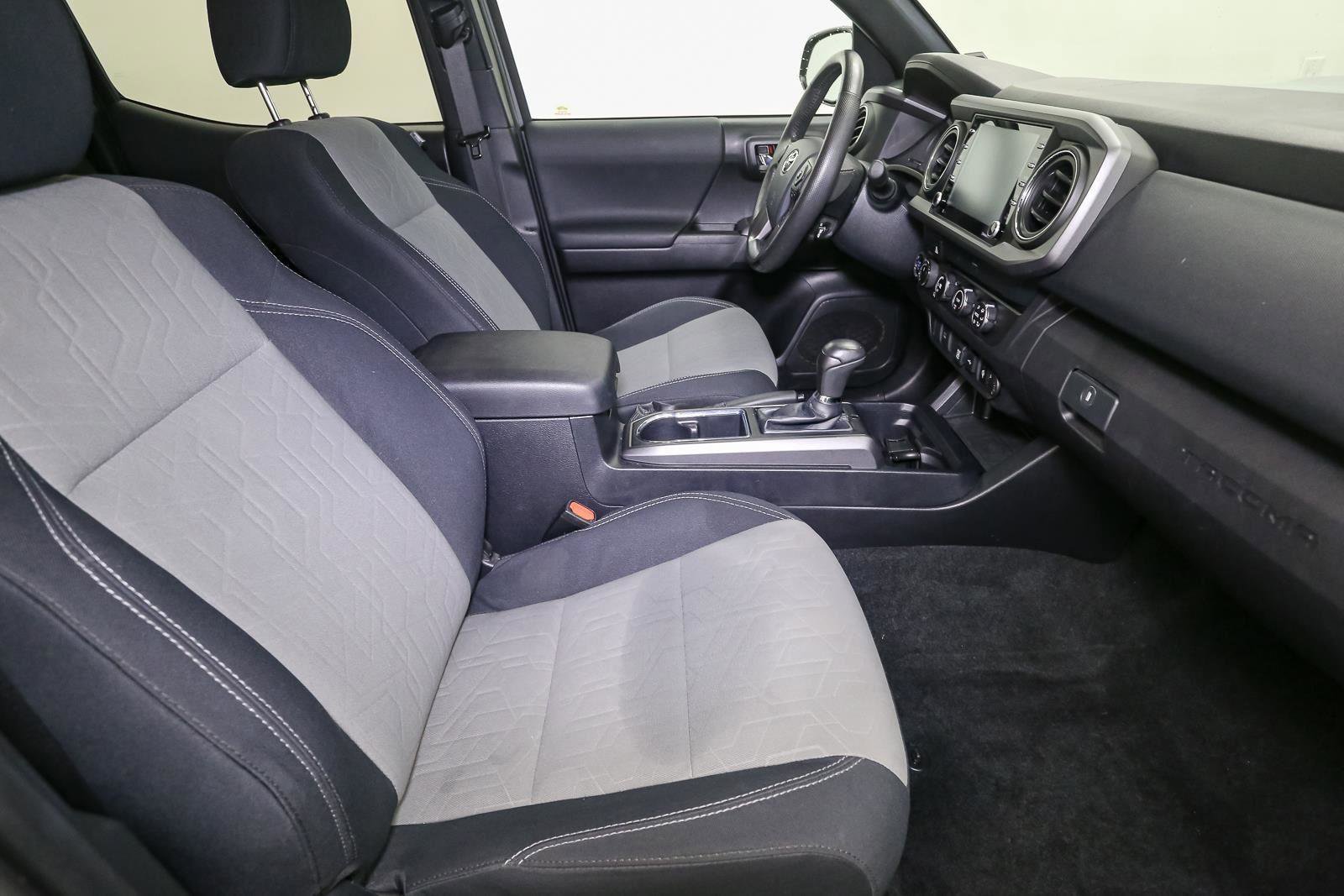 Used 2020 Toyota Tacoma TRD Sport image 17