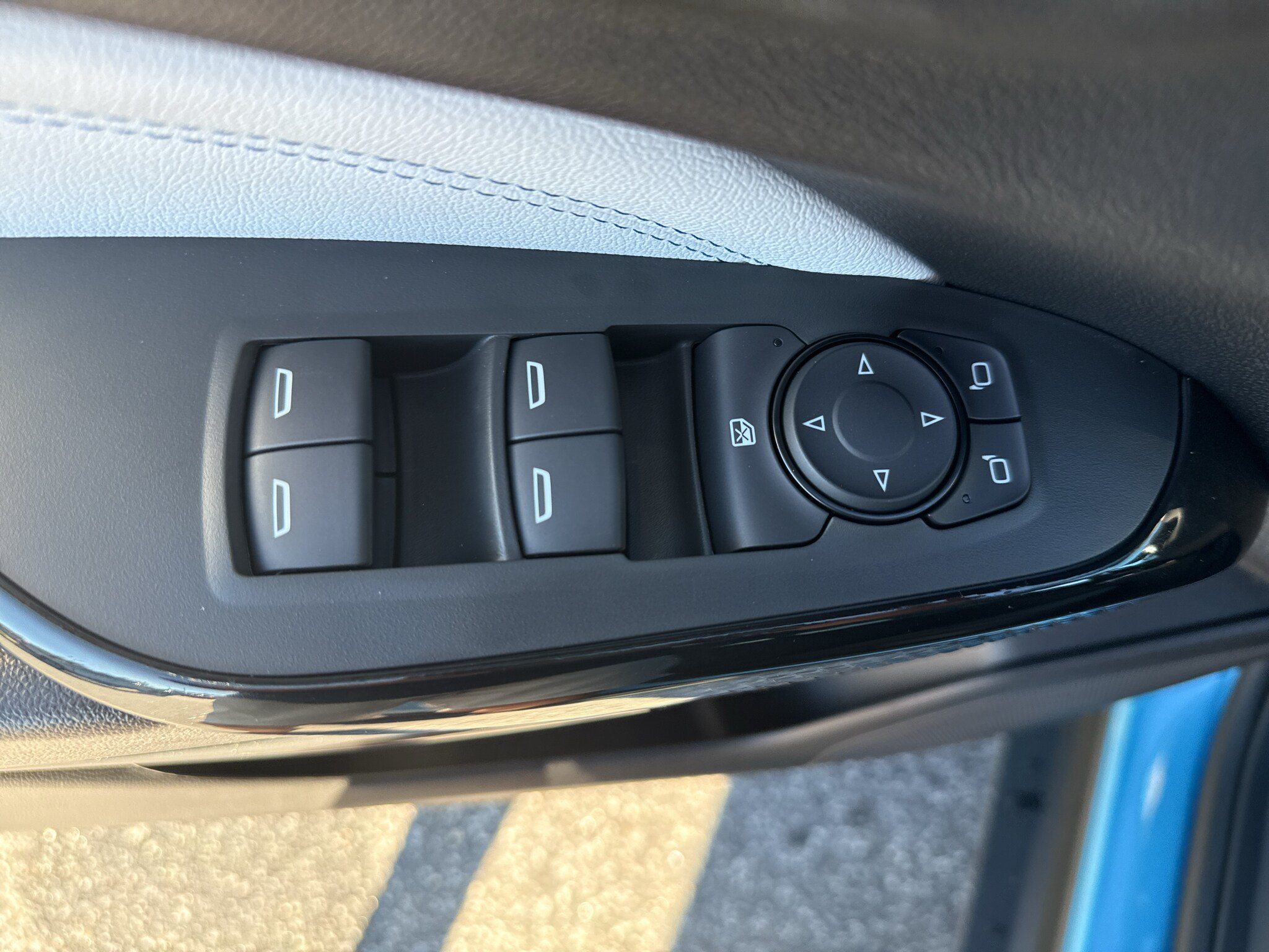 New 2026 Chevrolet Trax LT w/ Sunroof Package FWD image 7
