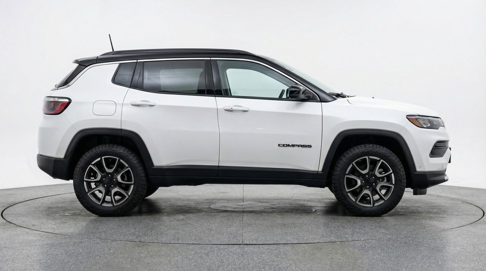 Used 2025 Jeep Compass Trailhawk AWD/4WD image 11