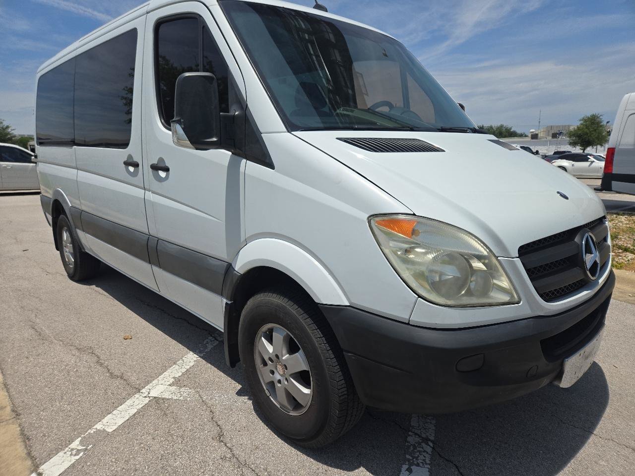 Used 2011 Mercedes-Benz Sprinter 2500 image 2