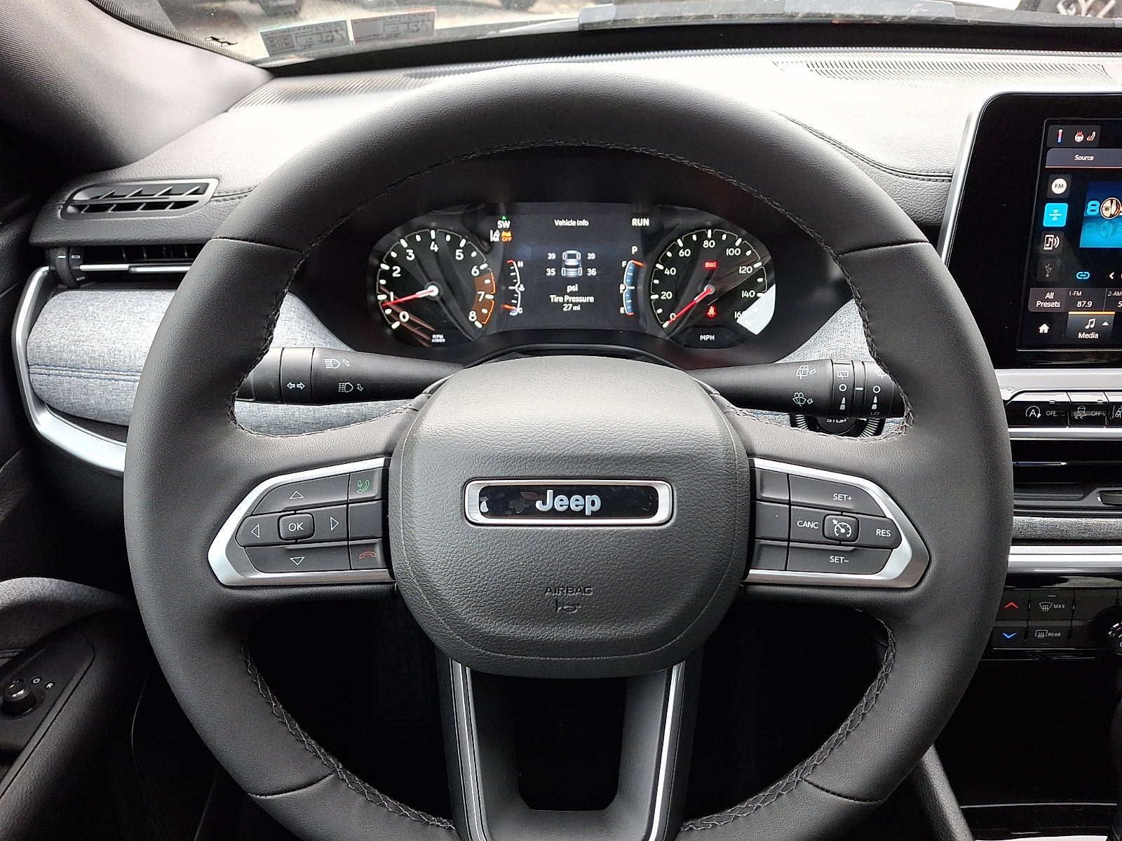 New 2026 Jeep Compass Latitude image 12