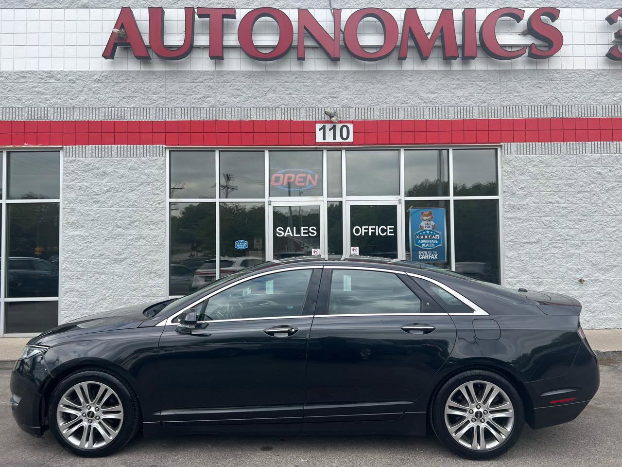 Used 2013 Lincoln MKZ FWD image 3