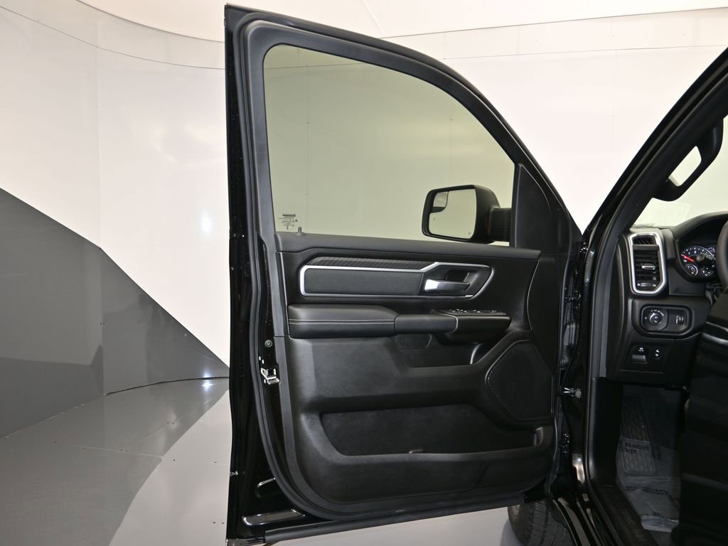 New 2026 RAM 1500 4x4 Crew Cab image 11