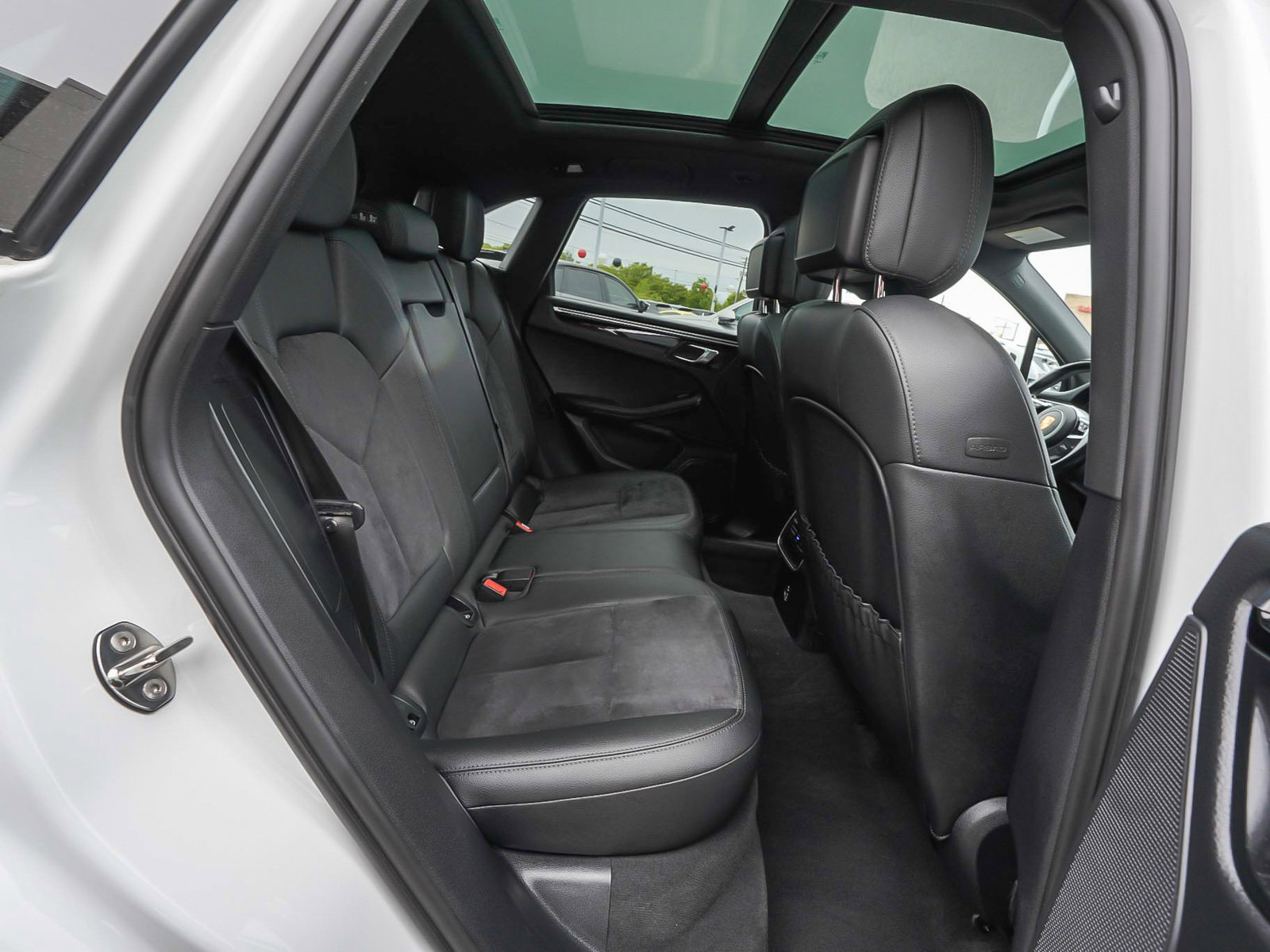 Used 2021 Porsche Macan S AWD/4WD image 41