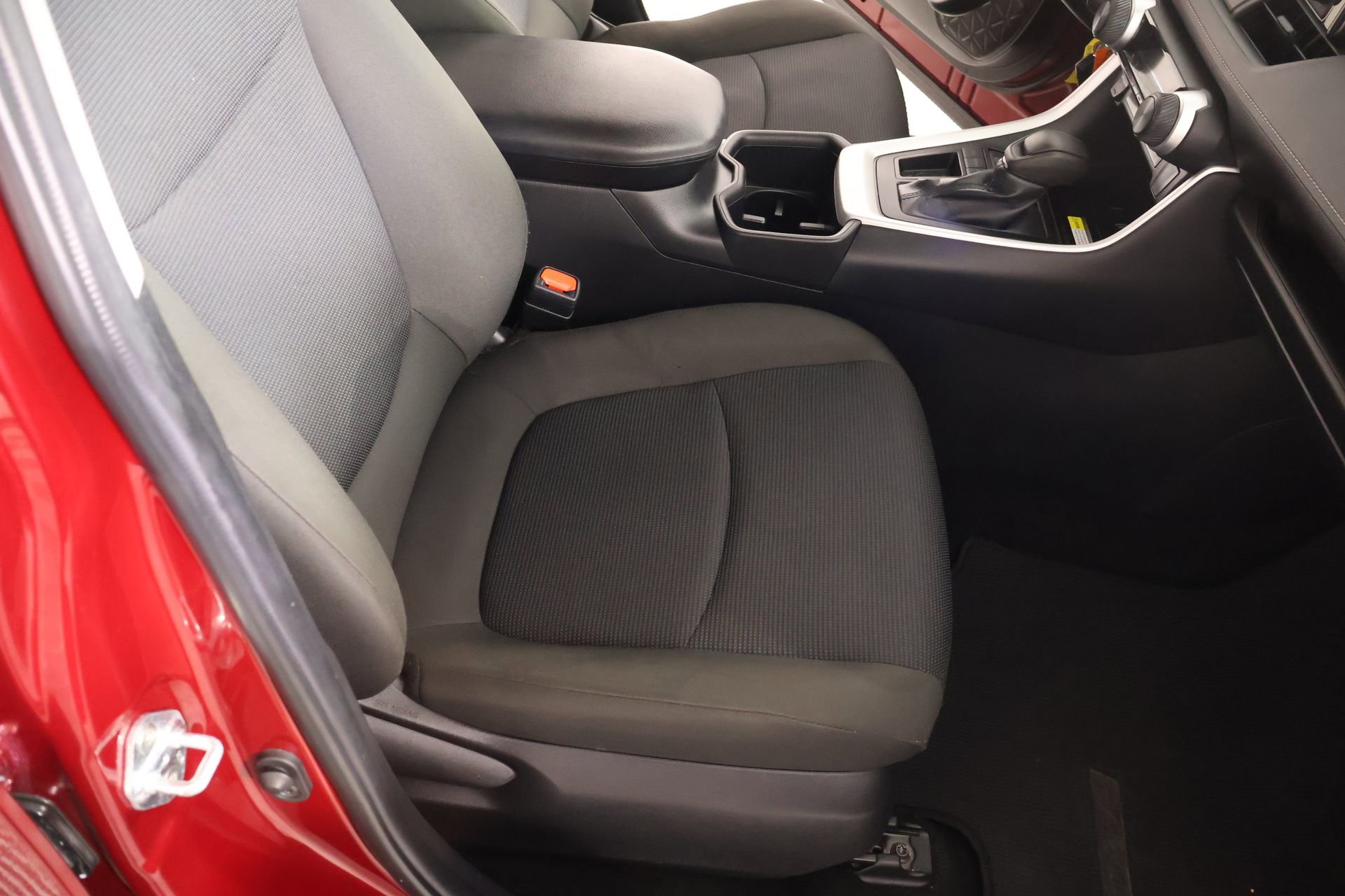 Used 2022 Toyota RAV4 LE image 12