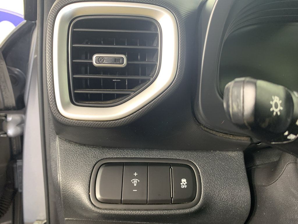Used 2024 Hyundai Venue SEL FWD image 16
