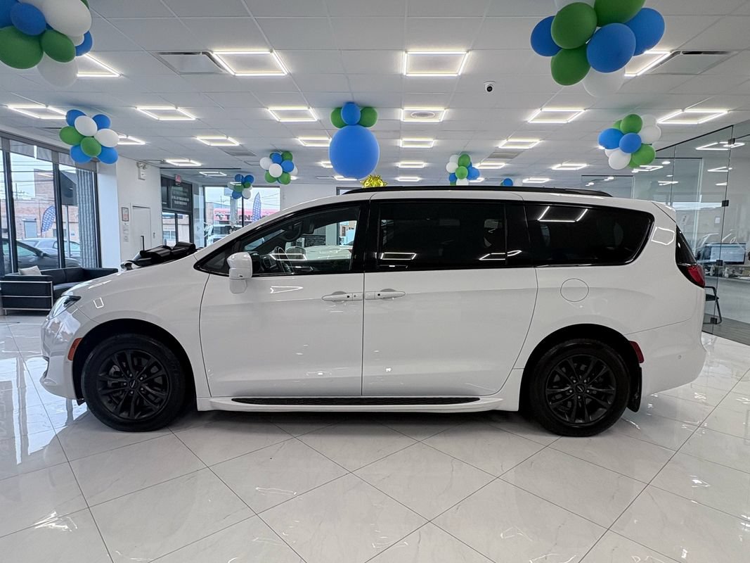 Used 2020 Chrysler Pacifica Touring-L w/ Advanced Safetytec Group AWD/4WD image 4